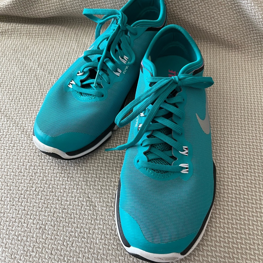 Nike Women's Teal Lace Up Sneakers Size 7